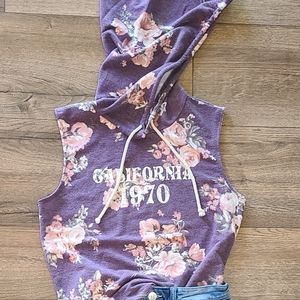 Barely Worn- HIPPIE CHIC -  Soft Hoodie Top, Purple Floral, Cal 1970, size M